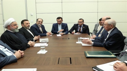 Iranian president urges closer trade ties with Algeria