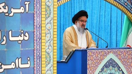 Imami i namazit të së premtes në Teheran: Amerika, Anglia dhe regjimi sionist shkaktar të trazirave të fundit në Irak