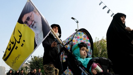 伊朗人民在“伊玛目侯赛因殉难四十日”于德黑兰举行了游行