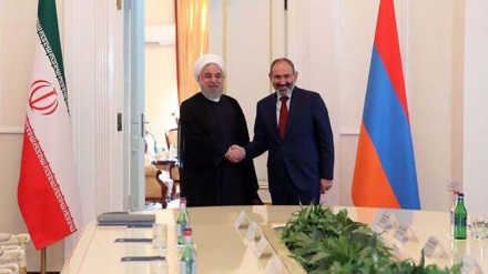 イラン大統領が、アルメニア首相と会談（動画）