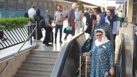 国際観光列車「黄金の鷲｣号が、イラン中部イスファハーンへ