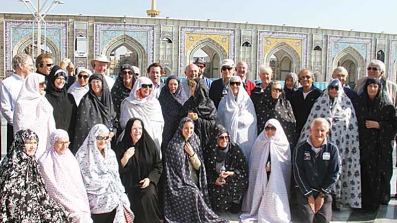 イランの聖地マシュハドを訪れた巡礼者