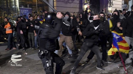 Catalogna: blocchi stradali a Barcellona contro la visita del Re di Spagna