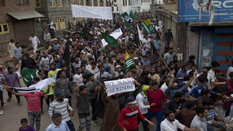 راهپیمایی ساکنان کشمیر پاکستان در حمایت از ساکنان کشمیر تحت کنترل هند 