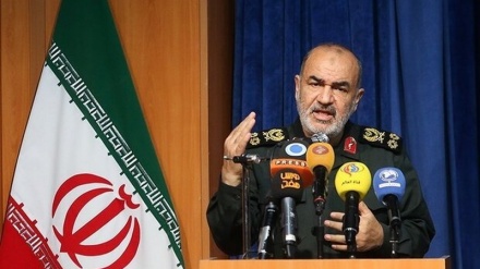 سردار سلامی : ایران امروز در جهان می درخشد