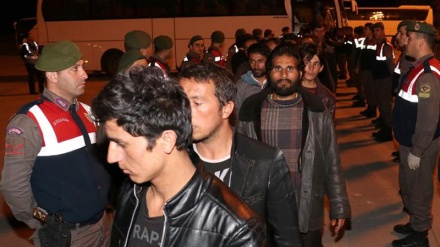 Greqia i kthen 10 mijë refugjatë në Turqi