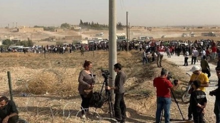 Suriye halkından Türkiye sınırında protesto gösterisi 