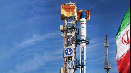 イランが近い将来、国内技術による人工衛星３機を製造