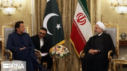 رئیس جمهور ایران : تهران و اسلام آباد بر حل مسایل منطقه  از طریق گفتگو تاکید کردند