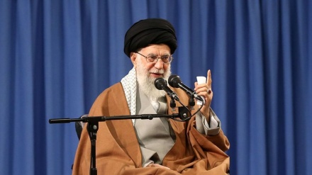 イラン最高指導者、「あらゆる分野で敵を退却に追い込んでいる」