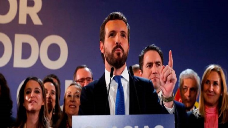 Casado sigue en el «no» a Sánchez pese a la presión interna