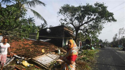 Eight dead as Cyclone Bulbul smashes into India, Bangladesh coasts