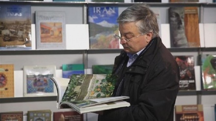 Iran in words and pictures at Vienna intl. book fair