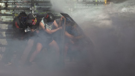 Policía vuelve a reprimir protesta antigubernamental en Chile+Fotos