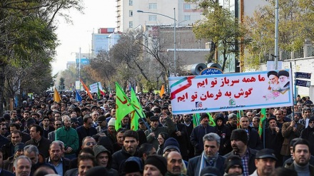 イランの各地で、最近の騒乱を非難する行進（動画・写真）