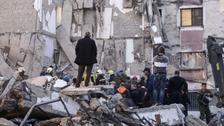 Albania: mamma e tre figli trovati morti abbracciati nel letto sotto le macerie