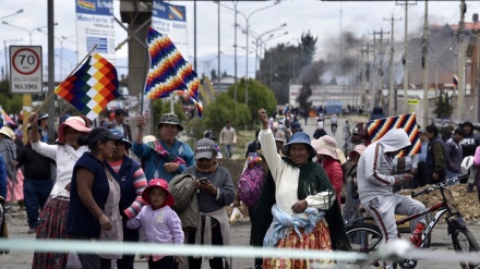 Bolivianos protestan contra Áñez y repudian la represión militar+Video