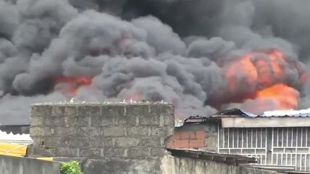 Video: Se desata voraz incendio en un mercado popular de Lagos, Nigeria