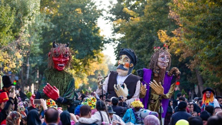 Tehroni koklə teyatri 19 minə Beynəl-Xəlğə festival 
