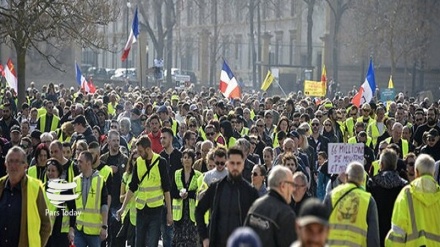 حمله پلیس فرانسه به معترضان در اولین سالگرد جنبش جلیقه‌ زردها