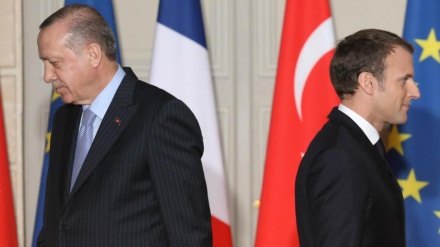 Macron attacca Erdogan sulla Libia: 'Ha una responsabilità criminale'