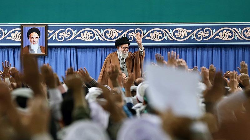 Pertemuan Rahbar dengan ribuan anggota Basij di Tehran.