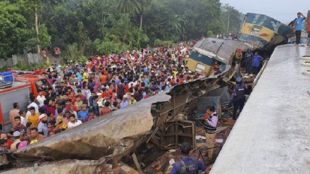 Bangladesh, almeno 15 persone sono morte nello scontro tra due treni 