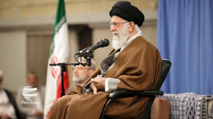 Líder iraní recibe a participantes de Conferencia de Unidad Islámica