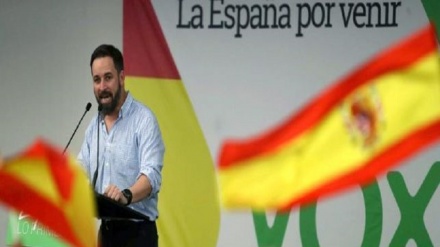 Partidos españoles denuncian la campaña de Vox contra migrantes