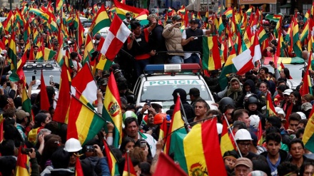 Acusan a cubanos de instigar disturbios en Bolivia tras salida de Morales