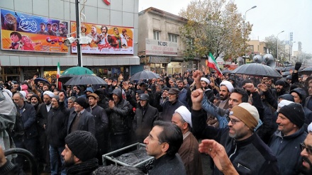 イラン北西部ザンジャーンで、市民が暴動を非難する自発的なデモを開催（動画）