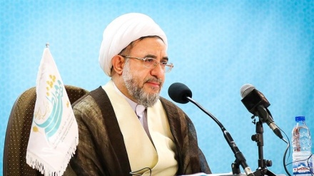 Ajetullah Araki: E vetmja rrugëzgjidhje e problemeve të botës islame, është uniteti mes myslimanëve