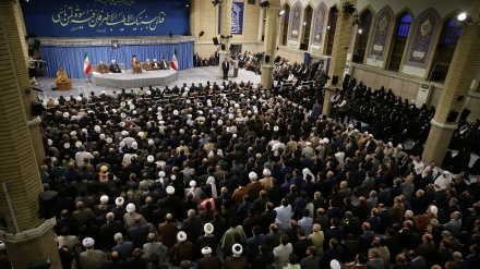 イラン最高指導者が、イスラム団結国際会議の招待客や体制責任者と会談（写真）
