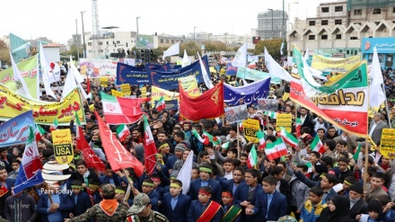 伊朗历8月13日的游行开始了