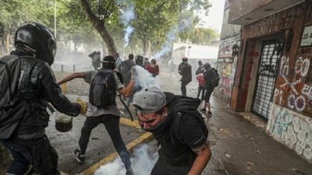 Cile, nuovi scontri antigovernativi a Santiago
