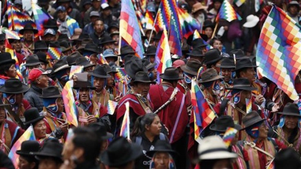 Bolivians protest against interim government amid fears of civil war