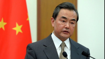 中国外相が、香港での選挙結果に反応