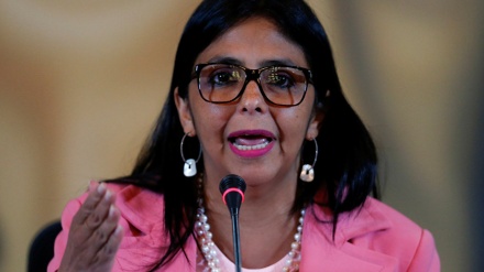 Delcy Rodríguez acusa a Bachelet de hacer la vista gorda ante la 