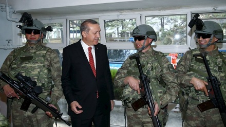 Erdogan paralajmëron Greqinë të demilitarizojë ishujt e Egjeut