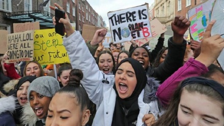 印度学生抗议空气污染举行示威活动