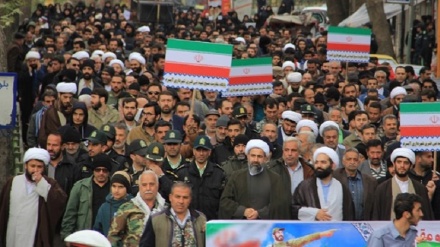 テヘラン州の各都市で、暴徒らを非難する行進