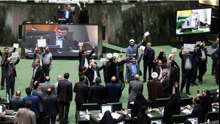 イラン国会で「アメリカに死を」