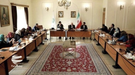 扎里夫会见印度女性新闻记者与作家团体