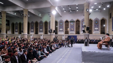 Pidato Rahbar Mengenai Larangan Negosiasi dengan Amerika