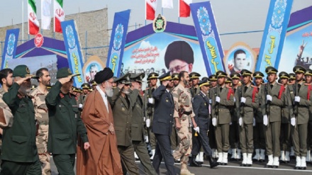 Puntos de vista del Líder de la Revolución islámica (en un acto de graduación de cadetes de la Universidad del Ejército iraní)