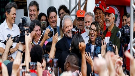Video: Lula sale libre de cárcel tras 19 meses