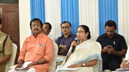 পশ্চিমবঙ্গে ঘূর্ণিঝড়ে মৃতদের পরিবারপিছু ২ লাখ টাকা ক্ষতিপূরণের ঘোষণা 