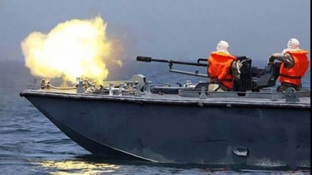 シオニスト政権軍の艦艇がガザを攻撃