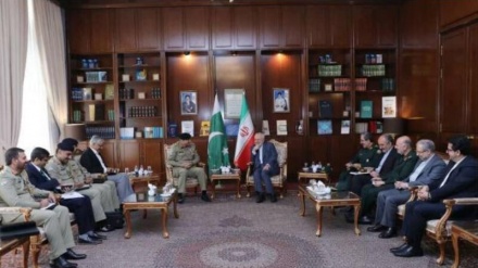 İran dışişleri bakanı ve Pakistan kara kuvvetleri komutanı görüştü