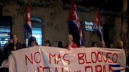 Protestan en España contra el bloqueo de EEUU a Cuba